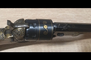 Colt Navy 1851 z długą lufą - grawerowany