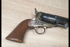 Colt Navy 1851 z długą lufą - grawerowany