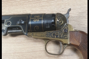 Colt Navy 1851 z długą lufą - grawerowany