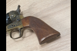 Colt Navy 1851 z długą lufą - grawerowany