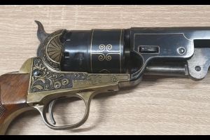 Colt Navy 1851 z długą lufą - grawerowany