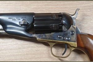 Colt Army mod. 1860 kal. .44BP Uberti lufa 5,5