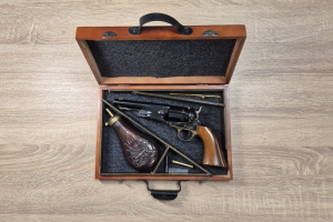 Colt Army 1860 kal. 44BP Uberti Sheriff - zestaw