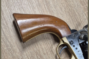 Colt Army 1860 kal .44BP A.Uberti & C.Gardone V.T