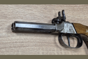 Podróżny pistolet dwulufowy kal. 10mm