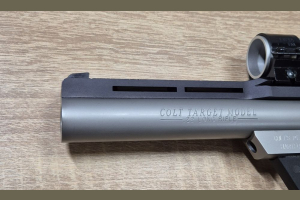 Colt Target Model kal. .22LR z kolimatorem