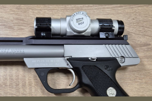 Colt Target Model kal. .22LR z kolimatorem