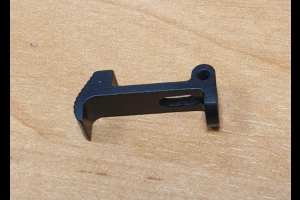 Zatrzask magazynka P-64 Czak F.B.Radom