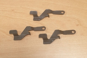 Dźwignia zaczepu zamka SIG P226